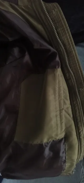 Abrigo verde con capucha