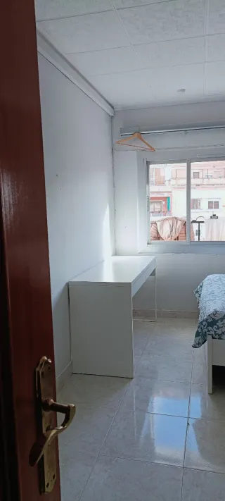 Habitación disponible  PERFILES CON FOTO