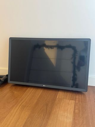 TV LG 32 HD LED Smart TV + BASE TV PARED
