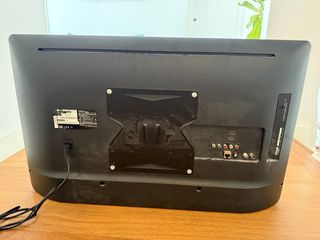 TV LG 32 HD LED Smart TV + BASE TV PARED