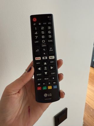 TV LG 32 HD LED Smart TV + BASE TV PARED