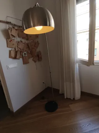 Lampada da terra ad arco