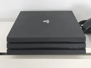 PS4 Pro 1TB CUH-7016B + 2 mandos