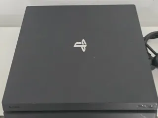 PS4 Pro 1TB CUH-7016B + 2 mandos