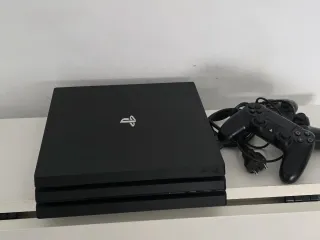 PS4 Pro 1TB CUH-7016B + 2 mandos