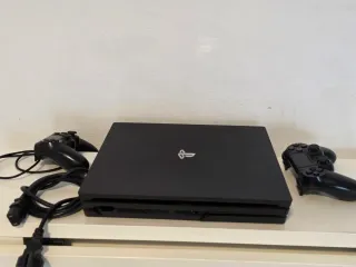 PS4 Pro 1TB CUH-7016B + 2 mandos