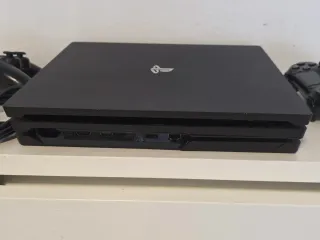 PS4 Pro 1TB CUH-7016B + 2 mandos