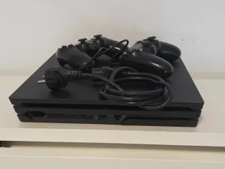 PS4 Pro 1TB CUH-7016B + 2 mandos