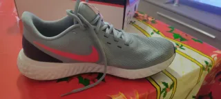 Scarpe Nike grigie e rosa