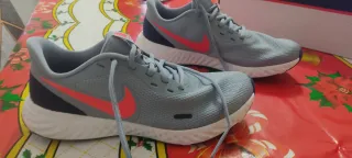 Scarpe Nike grigie e rosa