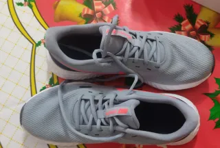 Scarpe Nike grigie e rosa