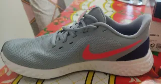 Scarpe Nike grigie e rosa