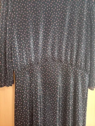 Vestido Mango plisado negro con dorado Talla L