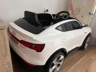 Coche eléctrico infantil Audi