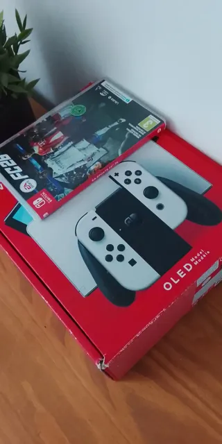 Nintendo Switch OLED Blanca - 2 meses uso