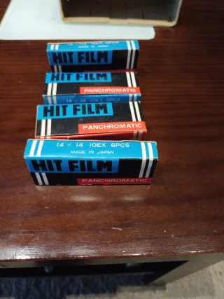 Cámara HIT subminiatura con funda, caja y 4 pelicu