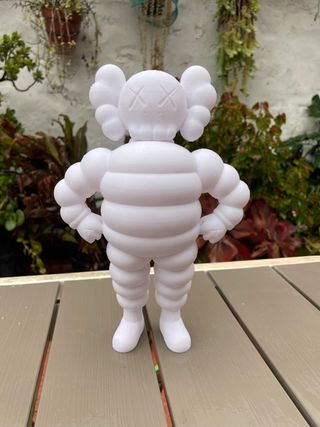 ¡OFERTON! Figura Kaws Chum Michelin 25 cm