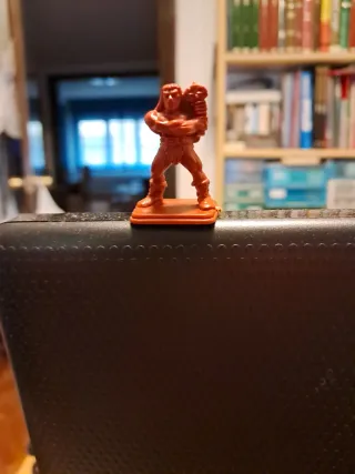 Bárbaro Hero Quest original. Le falta la espada.