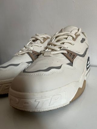 Zapatillas deportivas hombre grises y blancas