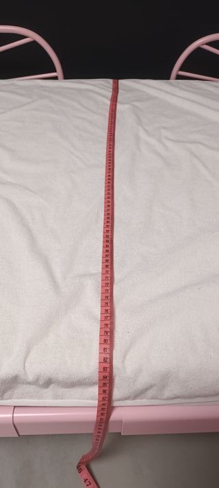 Cama infantil rosa metálica