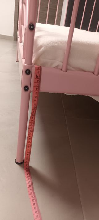 Cama infantil rosa metálica