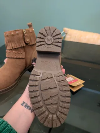 Botines Gioseppo niña piel marrón T35