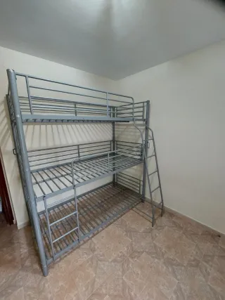 Litera triple de metal gris