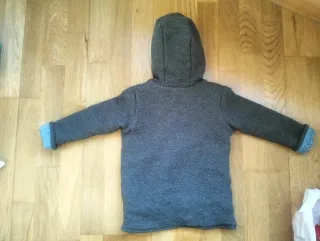 Abrigo infantil con capucha reversible