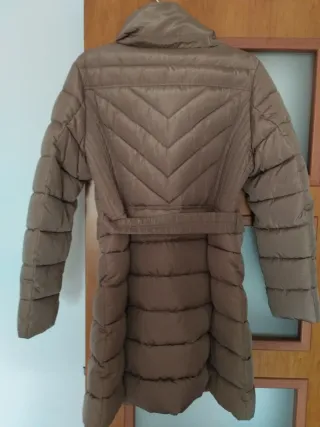 Chaquetón acolchado champagne mujer elegante