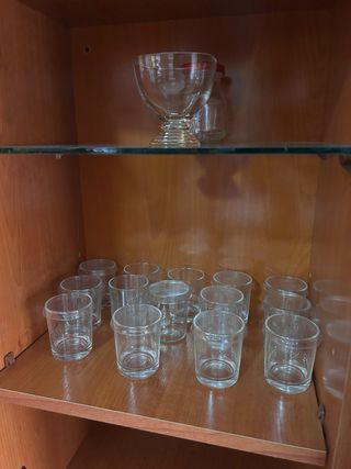 Mueble de comedor madera y cristal