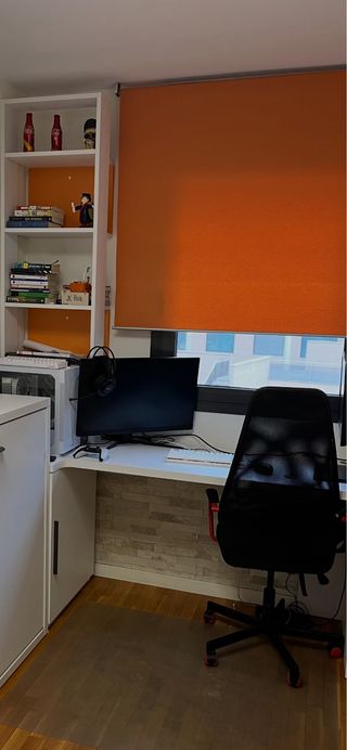 Escritorio con estantería y módulo inferior