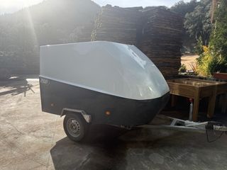 Remolque cerrado de fibra 26R