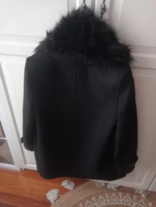 Abrigo Zara Negro con Cuello Peludo,desmontable