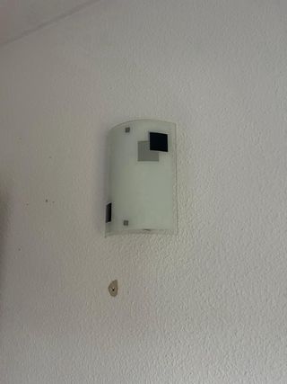 Lámpara de pared moderna beige y negra