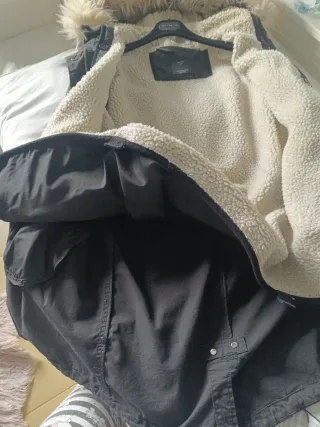 Chaquetón Bershka Talla M con Capucha