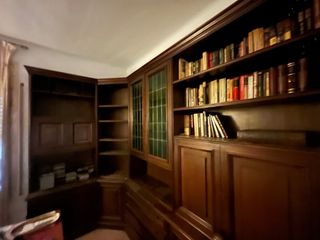 Librería vintage madera y cristal