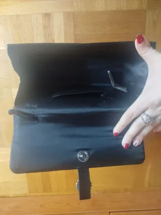 Bolso de fiesta negro con pedrería