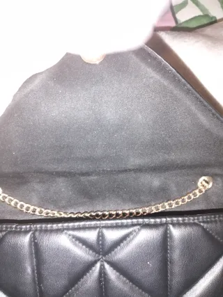 Bolso H&M negro acolchado con cadena