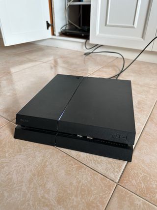 PS4 (PlayStation 4) Negra + 12 juegos