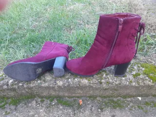 Botines granates con cordones