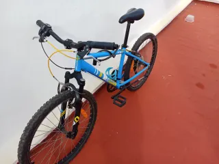 Bicicleta azul Rockrider RR 5.0