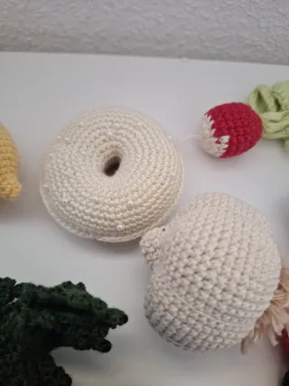 Comida de ganchillo para jugar hecha a mano