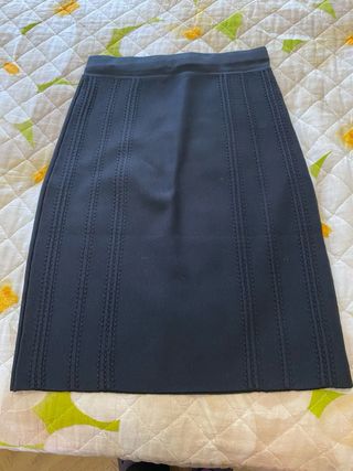 Falda punto Carolina Herrera negra