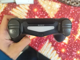 Pack PS4: Consola, funda y DualShock 4