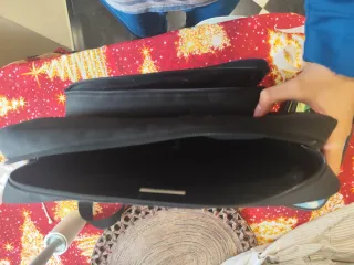 Pack PS4: Consola, funda y DualShock 4