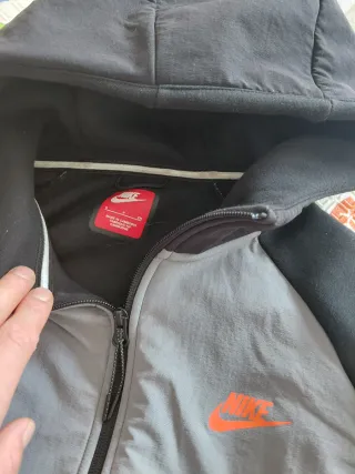 Chaqueta Nike Tech Fleece Negra y Gris