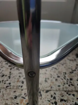 Estantería esquinera de cristal y metal