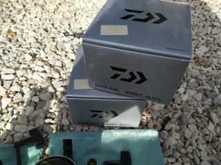 Pareja Daiwa Emblem X 5000T