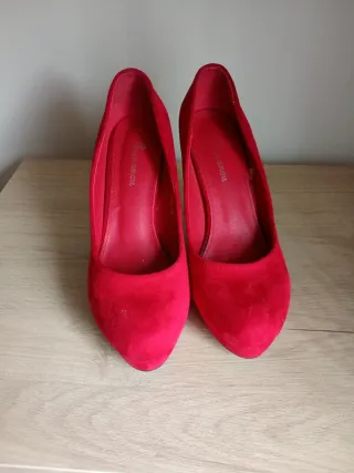 Zapatos de salón rojos