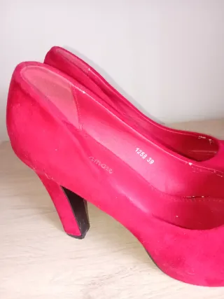 Zapatos de salón rojos